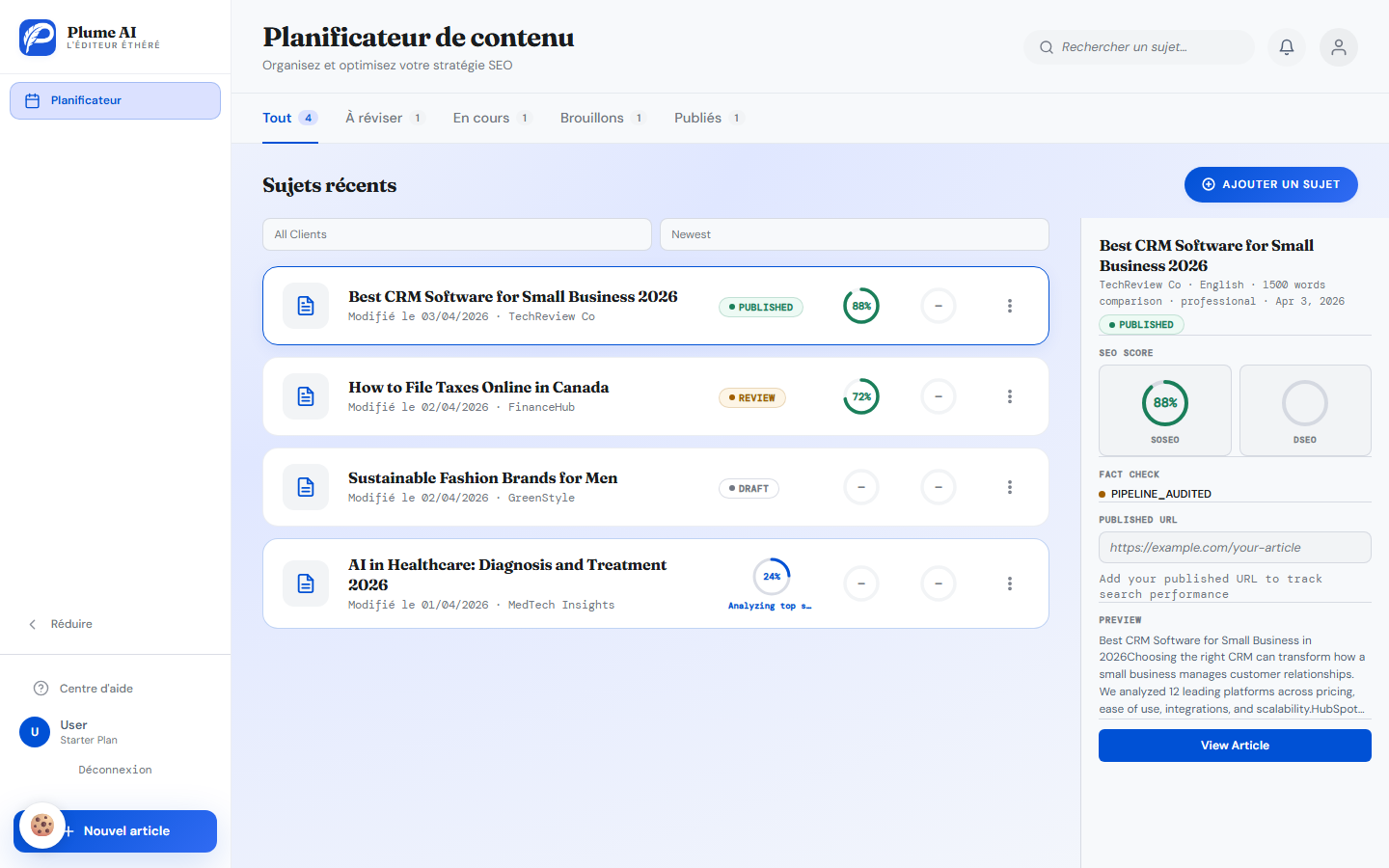 Planificateur de contenu Plume : cartes d’articles avec scores SEO, pastilles de statut et panneau latéral des détails